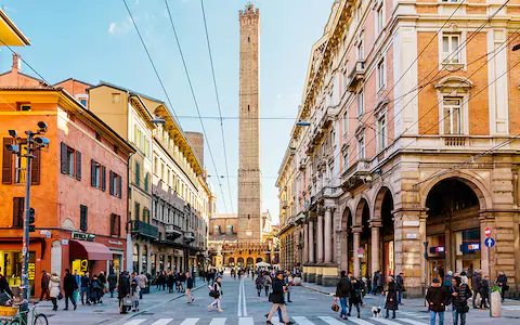 asinelli-tower-bologna